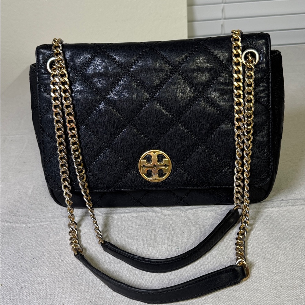 Tory Burch Willa in Volcanic Stone Black Quilted Chain Shoulder Bag.